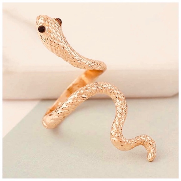 Zara Jewelry - 🍒3/$30 New Gold Serpent Ring